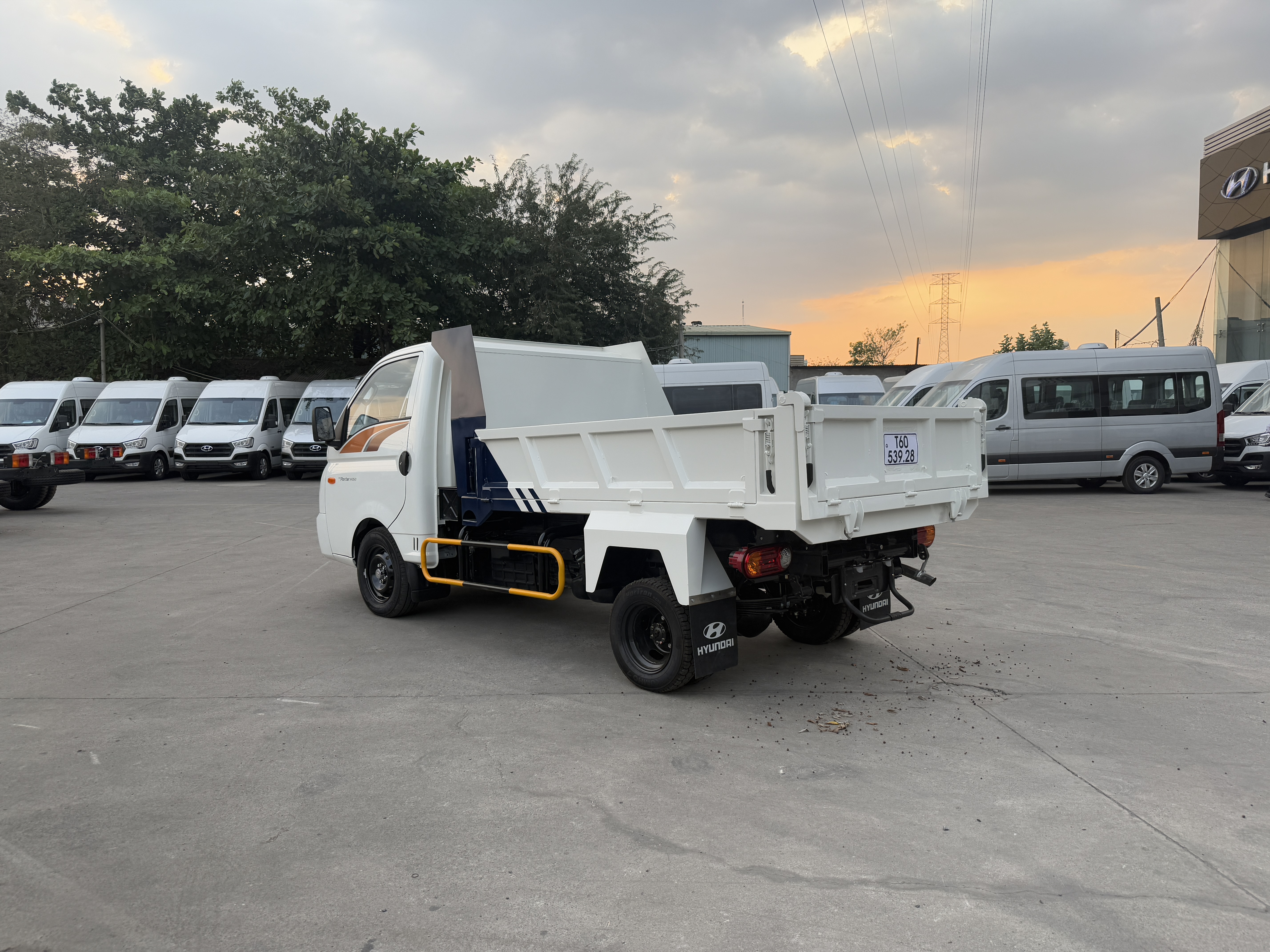 xe-ben-hyundai-h150-1-6-khoi-euro-5-5