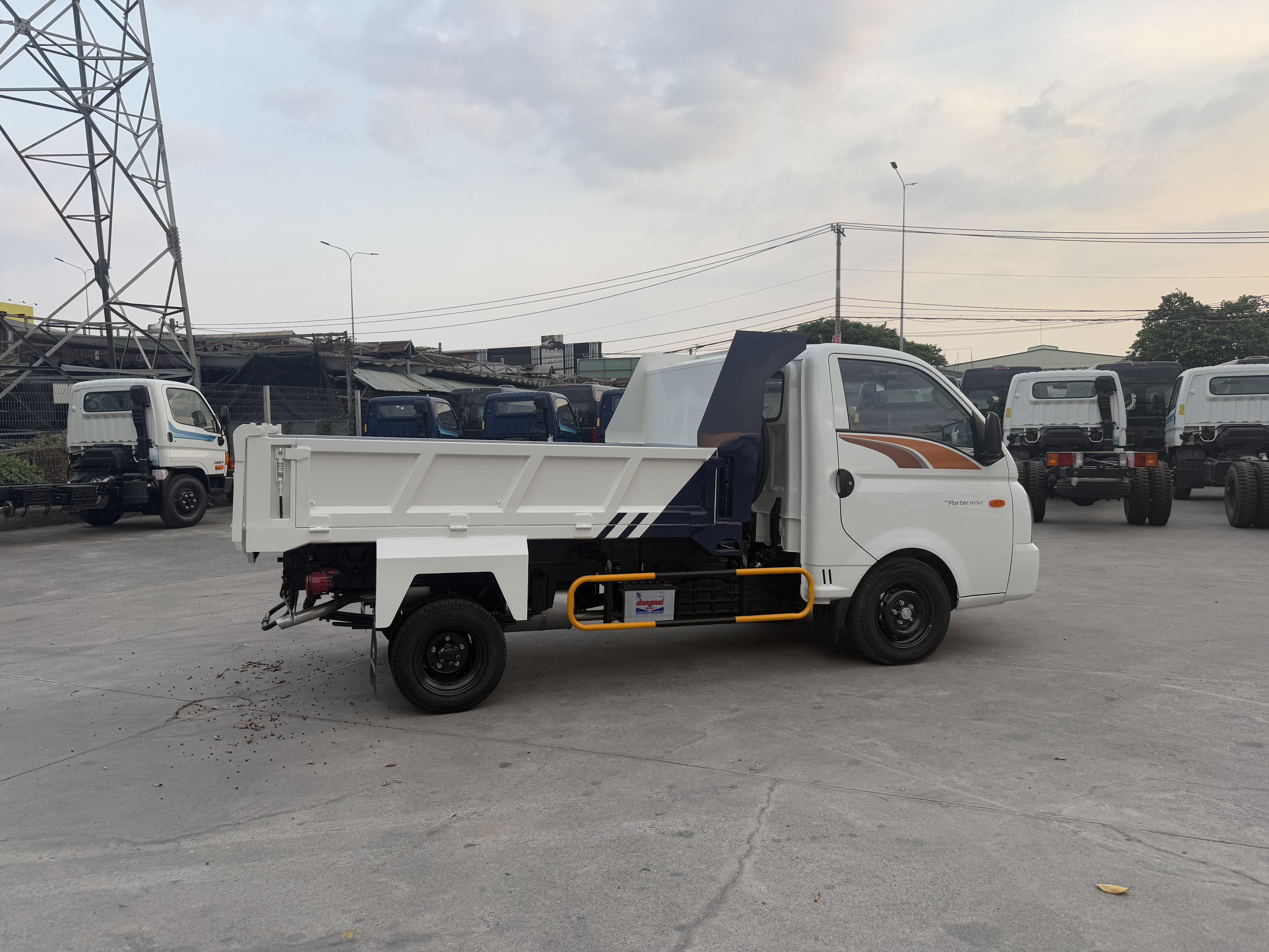 xe-ben-hyundai-h150-1-6-khoi-euro-5-8