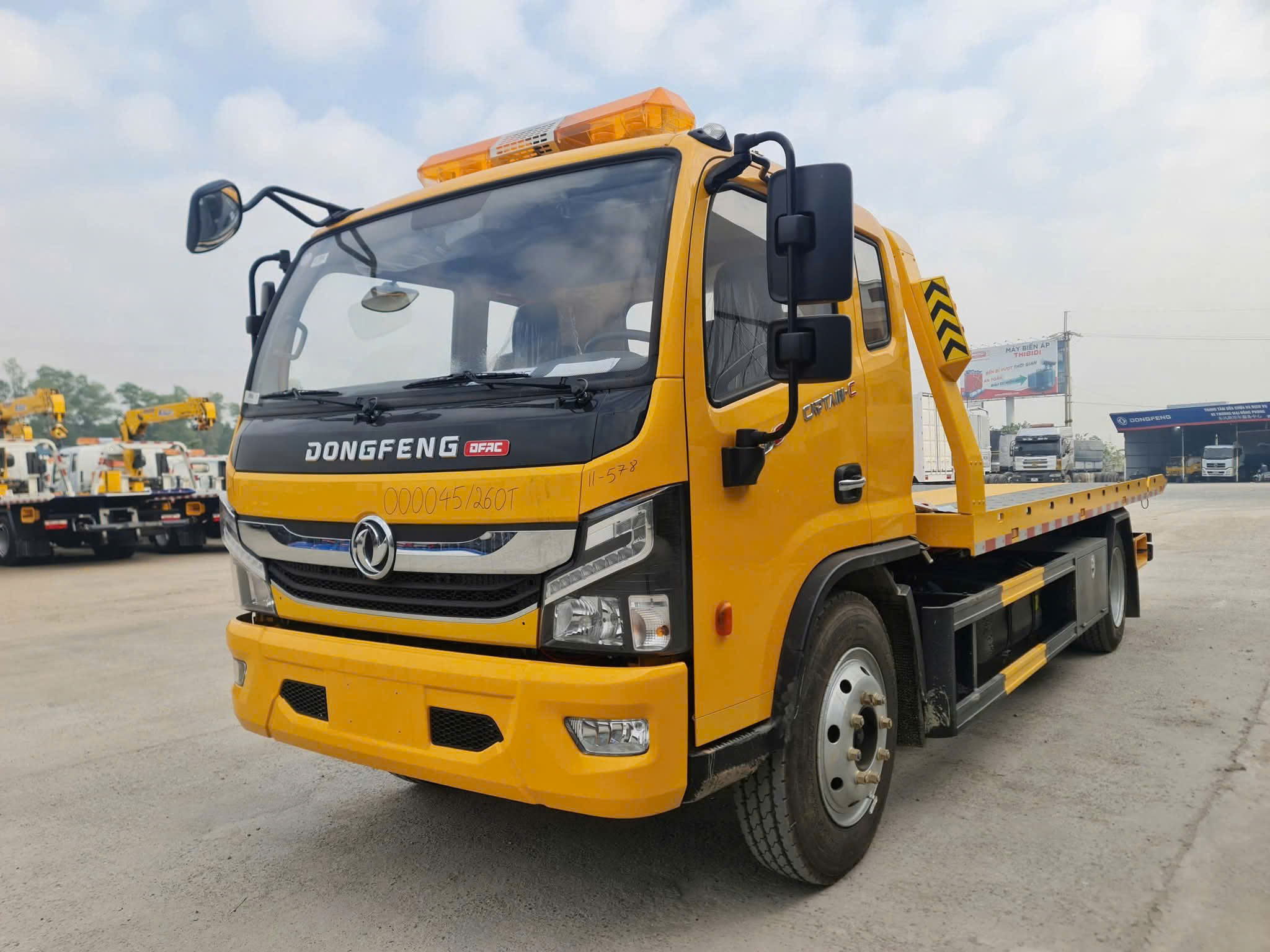xe-cuu-ho-dongfeng-d8-keo-cho-xe-9