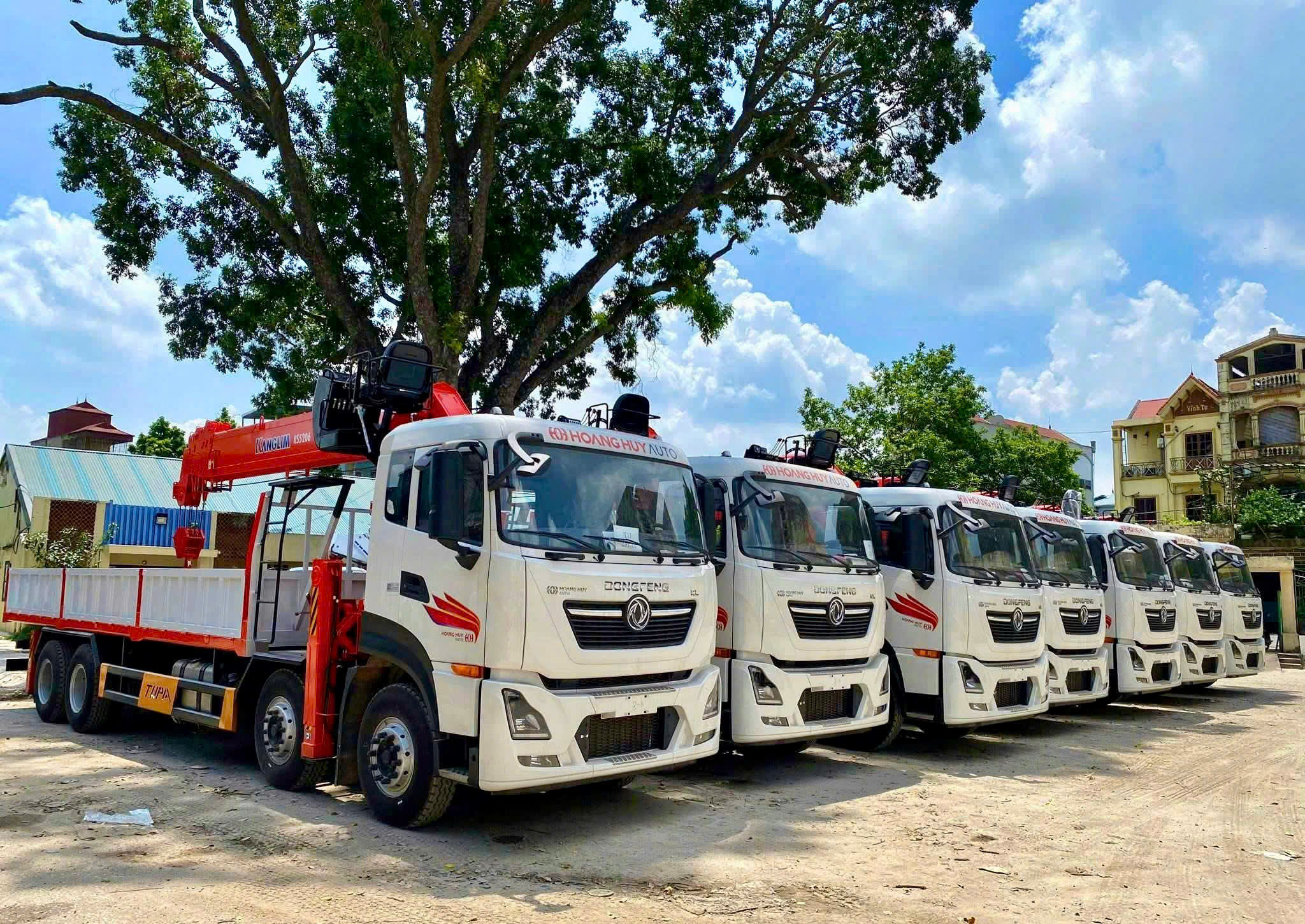 xe-dongfeng-4-chan-8x4-gan-cau-12-15-tan-2