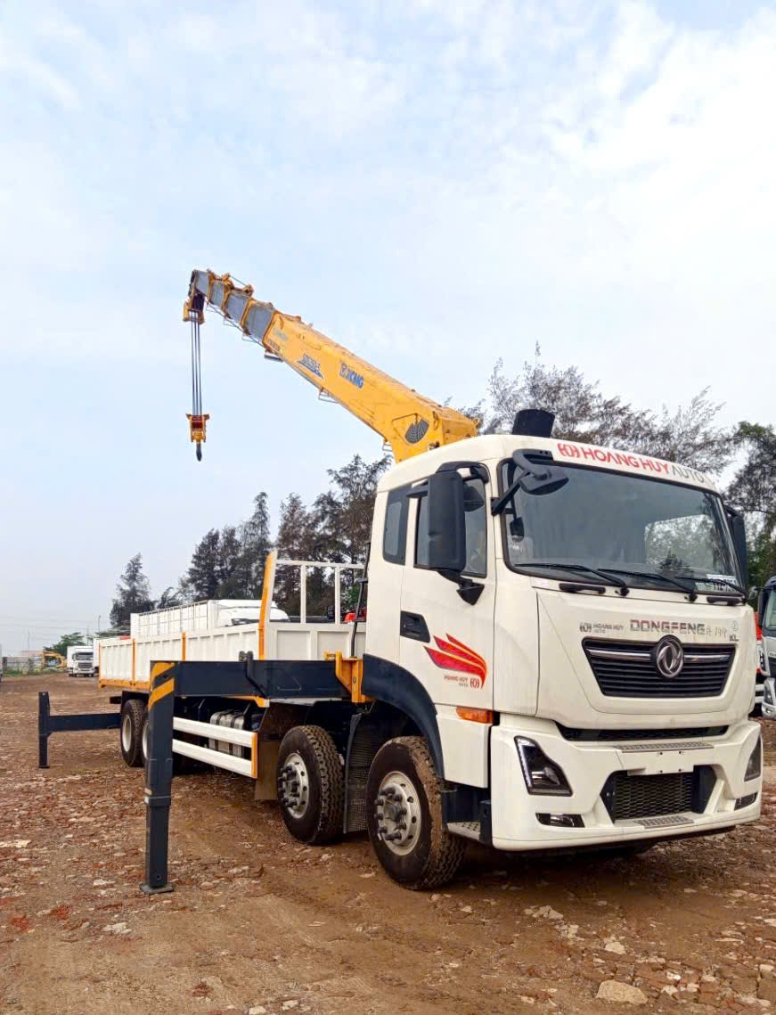xe-dongfeng-4-chan-8x4-gan-cau-12-15-tan-8