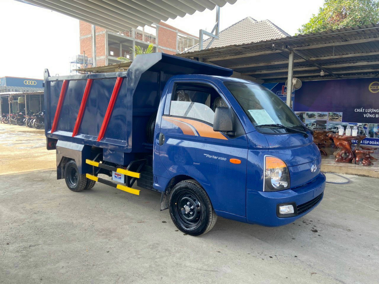 xe-tai-hyundai-h150-cho-rac-5-khoi-euro-5-10