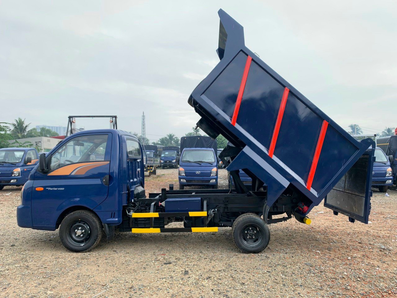 xe-tai-hyundai-h150-cho-rac-5-khoi-euro-5-7