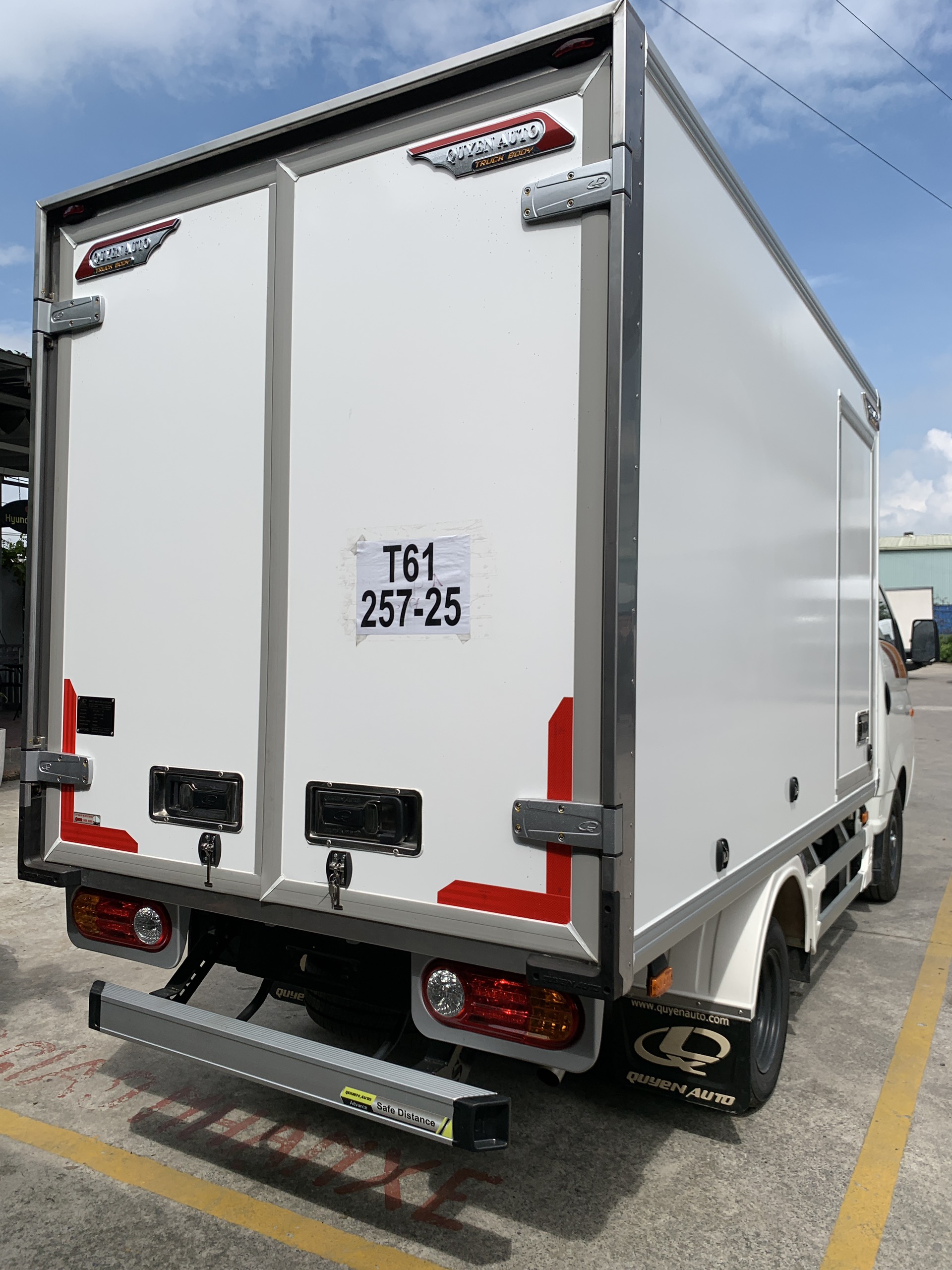 xe-tai-hyundai-h150-thung-dong-lanh-euro-5-6