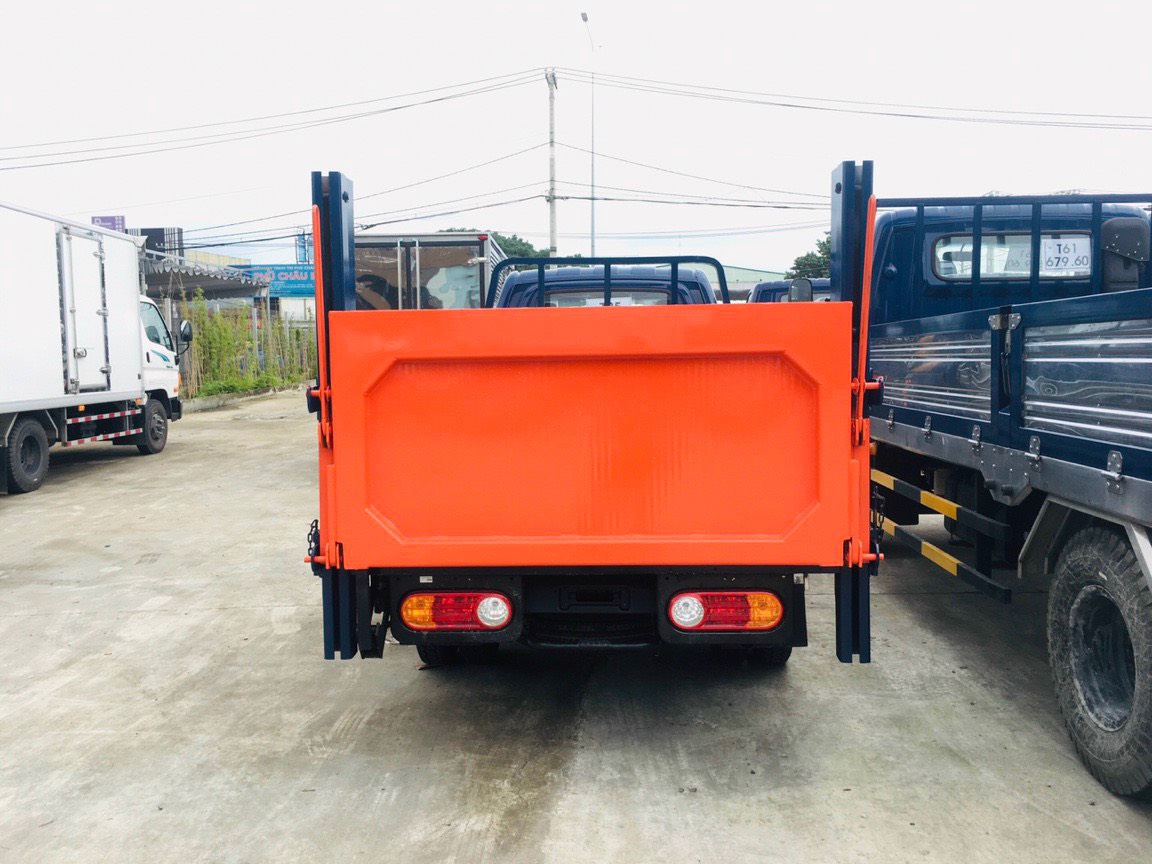 xe-tai-hyundai-h150-thung-lung-bung-nang-ha-12
