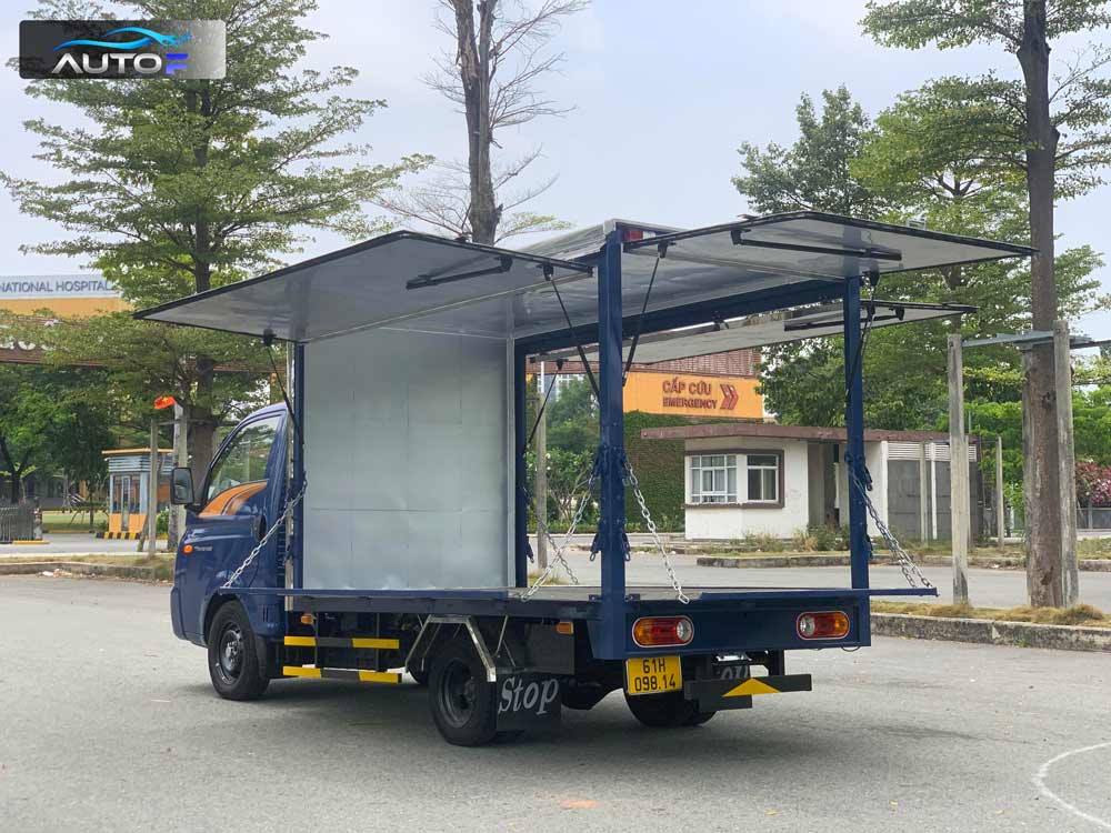 xe-tai-hyundai-h150-thung-mo-canh-doi-12