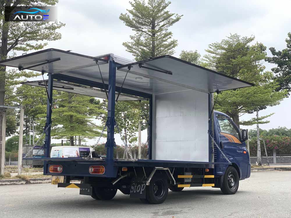 xe-tai-hyundai-h150-thung-mo-canh-doi-13