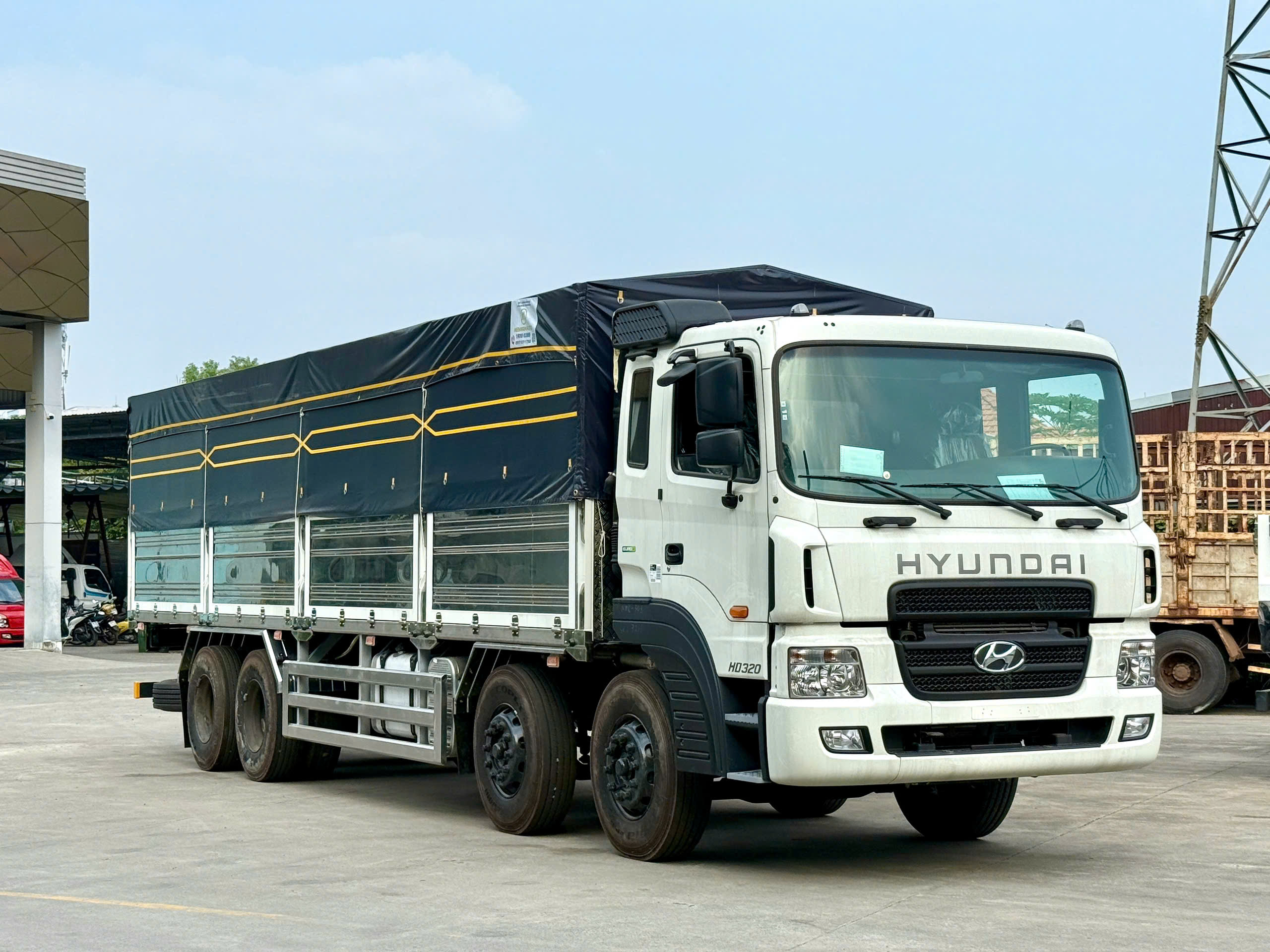 xe-tai-hyundai-hd320-mui-bat-4-chan-17-5-tan-3