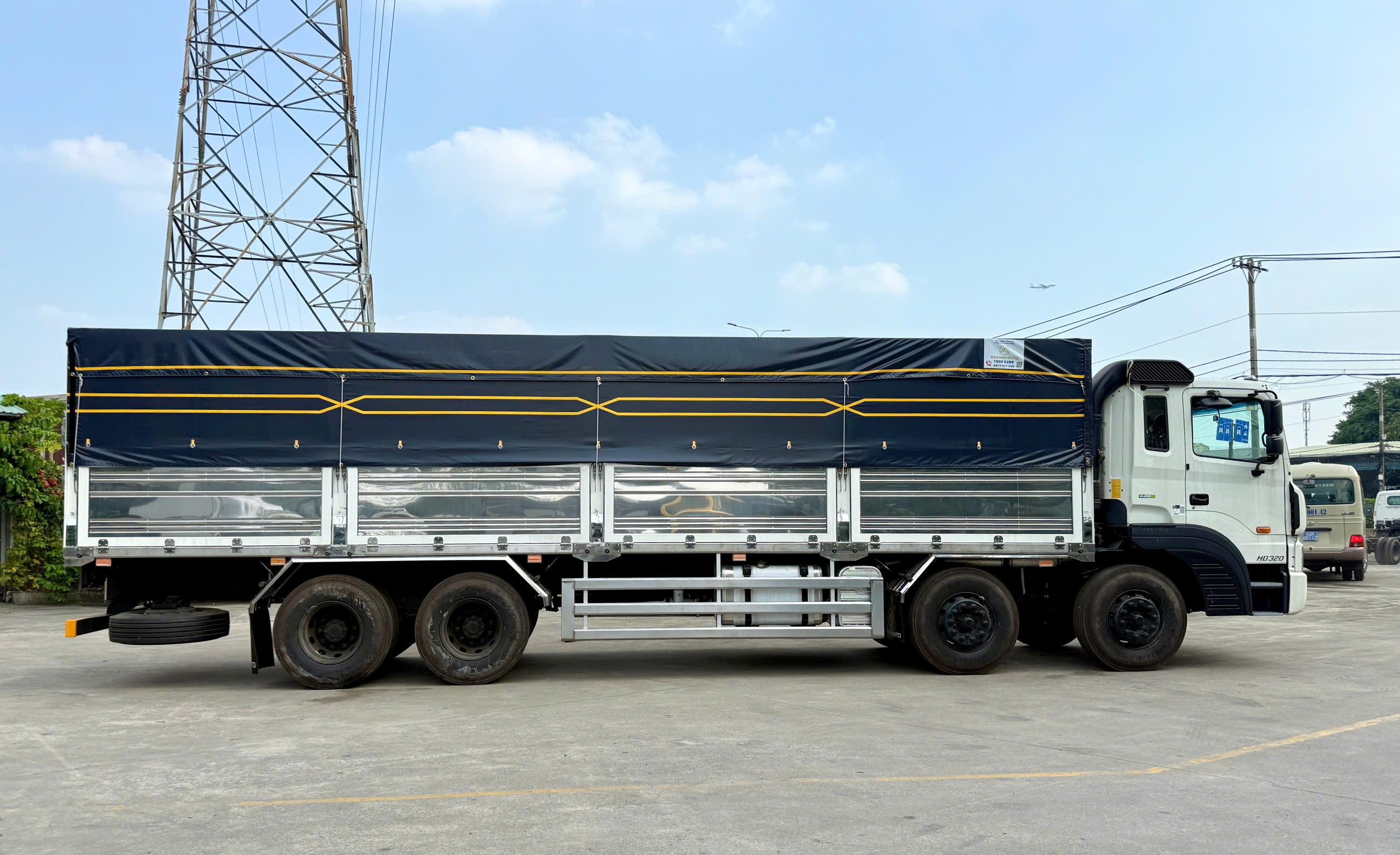 xe-tai-hyundai-hd320-mui-bat-4-chan-17-5-tan-6