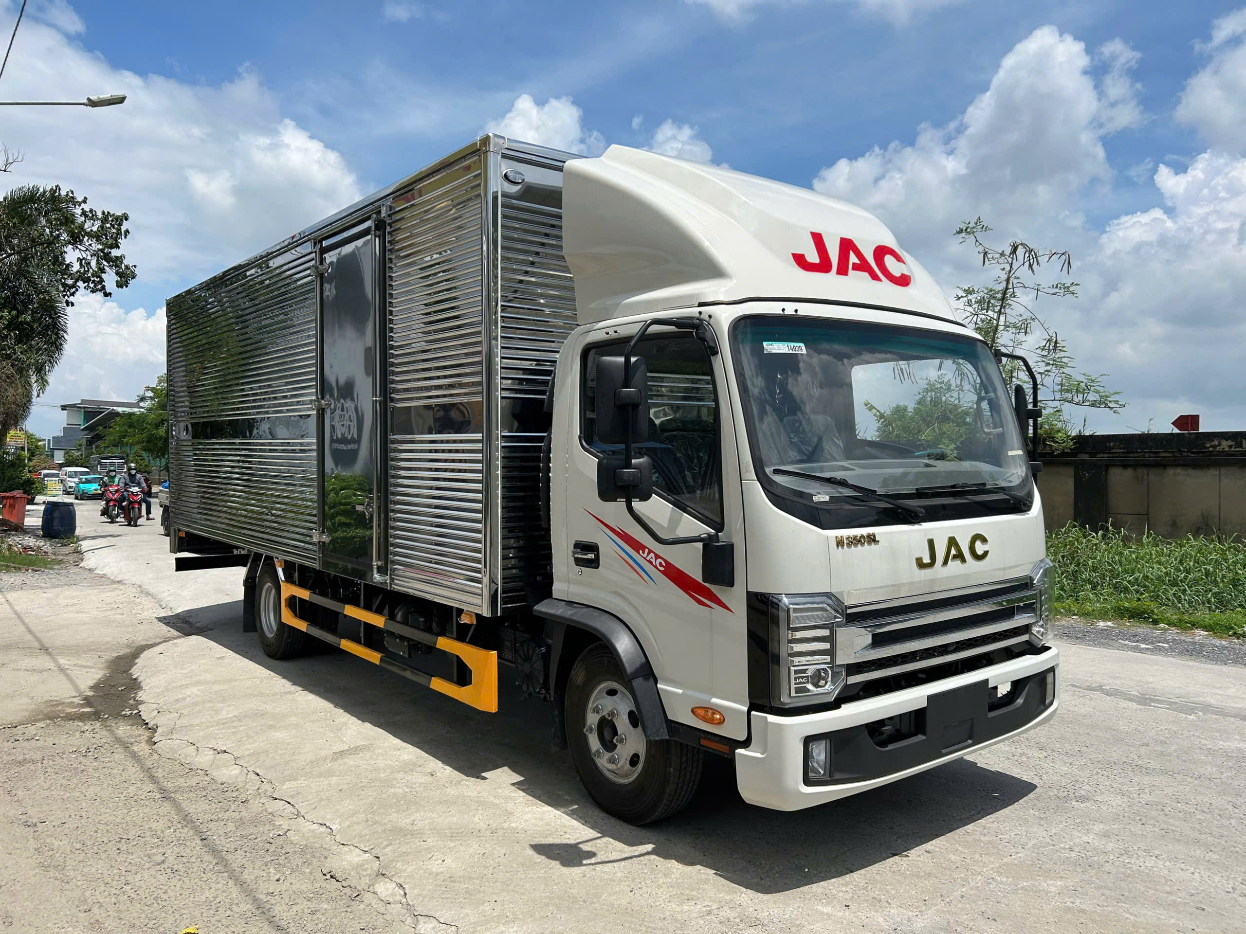 xe-tai-jac-n350sl-e5-thung-kin-3-2-tan-6