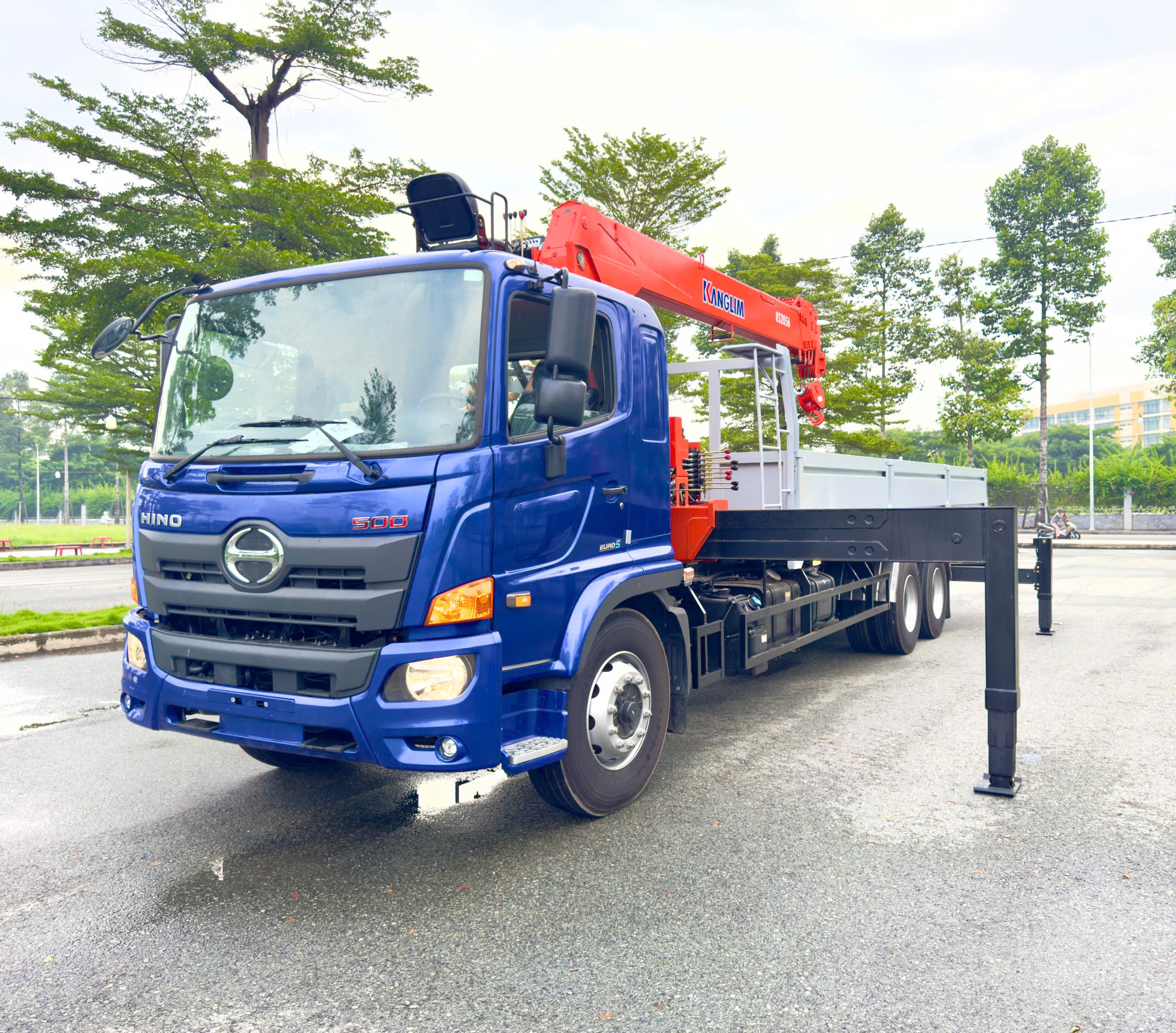 z7570788398183_012_8fd3cea70fd02775e718259613e2fe15